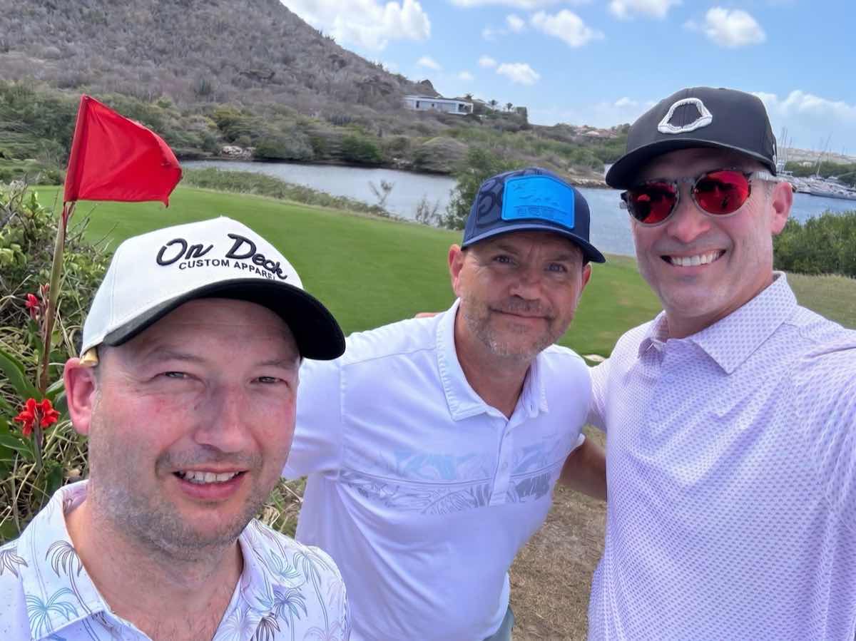Lotlinx team members golfing together